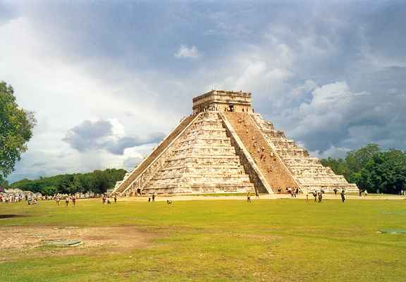 De grote pyramide van Chichen Itza